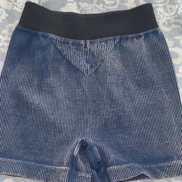 ❄️SOLD❄️FP Prajna Short Sz. M/L Color: Vintage Blue - Picture 4 of 4